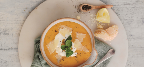 Zuppa di pane e aglio con Parmigiano Reggiano e crescione 